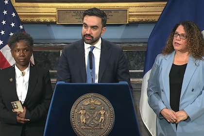El alcalde de la ciudad de Nueva York dio una conferencia de prensa y ofreció actualizaciones sobre la situación del clima