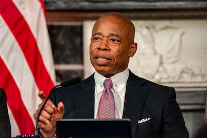 El alcalde de la ciudad de Nueva York, Eric Adams, anunció la iniciativa de 2025 de Summer Streets