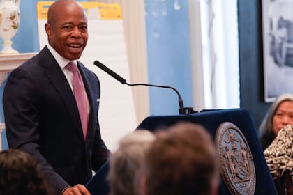 El alcalde Eric Adams agradeció al gobierno federal por su medida, pero reiteró que todavía queda mucho por hacer en la ciudad de Nueva York