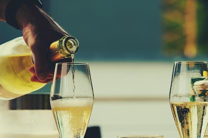El alcohol puede alterar las fases del sueño, particularmente la REM