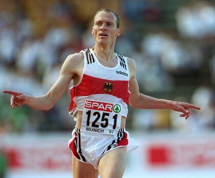 El alemán Dieter Baumann, campeón olímpico de los 5000 metros en Barcelona '92, no pudo competir en Sydney 2000, por un positivo de nandrolona. 