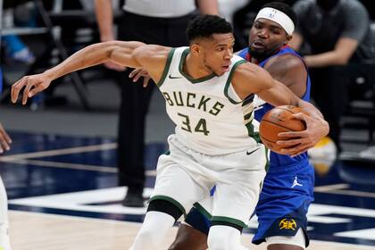 Giannis Antetokounmpo, la figura de Milwakee Bucks fue autor de 30 puntos en el triunfo de su equipo