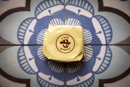 El alfajor con café.