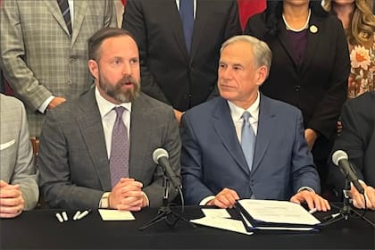 El aliado de Greg Abbott en Texas propuso incorporar uno o dos condados de Nuevo México a su territorio