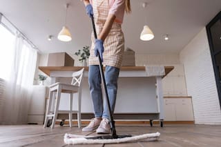 El truco casero con vinagre que deja los pisos impecables