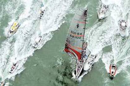 El velero Alinghi, de Red Bull; la America's Cup es una de las competencias que tienen participación del quipo de Milton Keynes y Mercedes