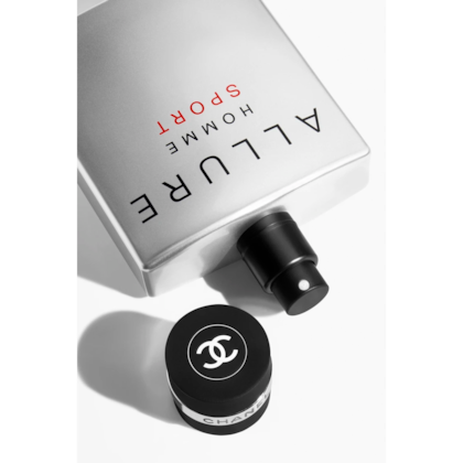 El Allure Homme Sport de Chanel es una fragancia fresca y amaderada que combina notas acuáticas