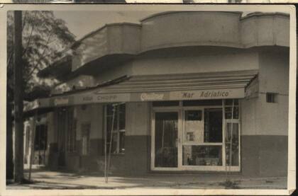 El almacén con despacho de bebidas “Mar Adriático”.