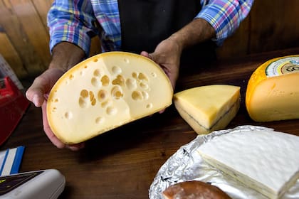 Hace más de 36 años, cuando todavía no había florecido el Boulevard Cerviño con su variedad de emprendimientos gastronómicos, la familia Scallan se animó a instalar en el barrio un pequeño almacén con venta de galletitas, conservas y fiambres