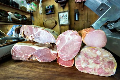 Durante la cuarentena modificaron sus horarios. Atienden todos los días de 10.30 a 18.30hs y sumaron delivery de productos y picadas listas para disfrutar en casa