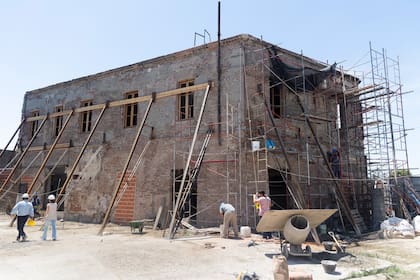 El almacén El Triunfo no existe de forma aislada, sino como una parte fundamental del Conjunto Barraca Peña