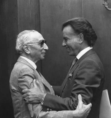 El almirante Isaac Rojas fue una de las figuras centrales de la Revolución Libertadora de 1955, por eso, el abrazo de Menem con él fue leído como un gesto extremo de reconciliación política