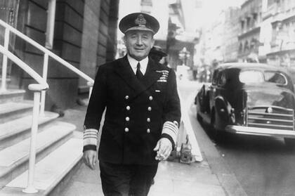 El almirante Sir Max Horton, el mayor experto británico en submarinos, en un comienzo desdeñó El Juego. Pero tras participar -y ser derrotado en 1942 por la joven Janet Okell- terminó elogiando la estrategia.