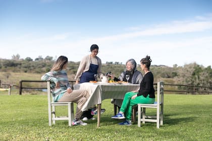 El almuerzo es una oportunidad para la puesta en común en esta estancia de Concepción del Uruguay, Entre Ríos.