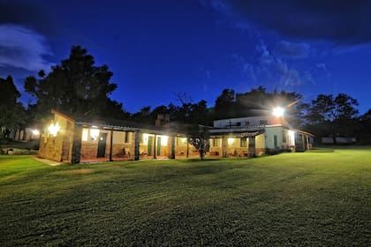 El alojamiento en La Grandilla es con pensión completa y se recomienda hospedarse 7 días para vivir la experiencia completa.