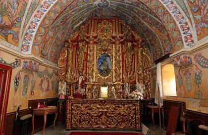 El altar de la iglesia de La Monjía