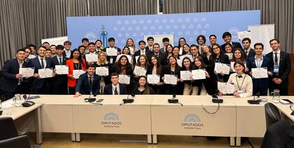 El Alumni Forum es el encuentro anual del Programa de Formación para Jóvenes Dirigentes: un espacio donde egresados de todas las camadas del país y jóvenes que ya ejercen liderazgo en distintos ámbitos (político, social o empresarial) se reúnen para intercambiar miradas y compartir ideas con las que buscan transformar la sociedad
