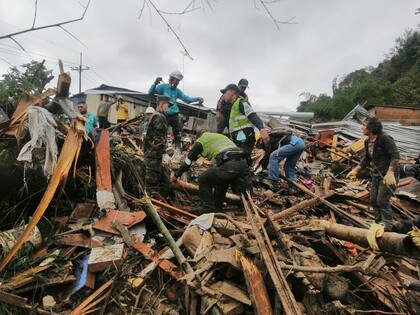 El aluvión arrasó con todo a su paso, incluyendo viviendas. Fuente: Twitter Policía de Colombia @PoliciaColombia