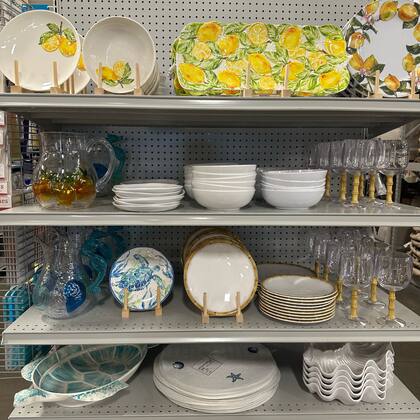 El alza de las tasas de interés, la inflación y los costos aduaneros fueron los causantes del cierre de tiendas de At Home