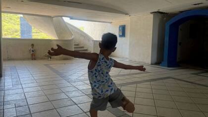 El ambiente dentro del Lagomar no es muy distinto al de un barrio popular en Venezuela