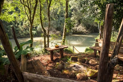 Uno de los espacios al aire libre del lodge.