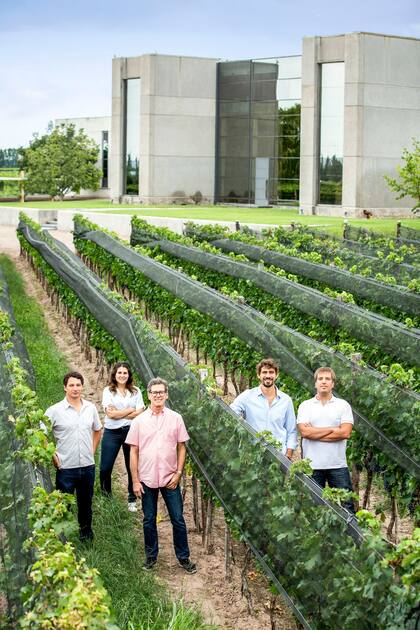 EL americano Paul Hobbs reparte su vida por el mundo del vino y en Argentina lo hace desde Viña Cobos