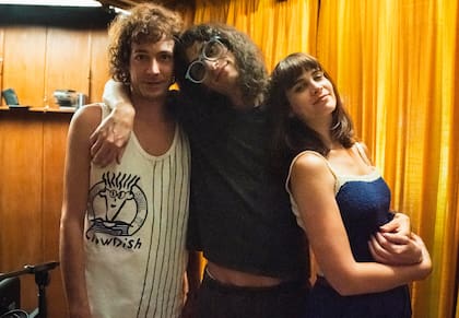 El amor después del amor: Julián Kartún en el rol de Luis Alberto Spinetta, Ivan Hochman como Fito Páez y Micaela Riera en la piel de Fabi Cantilo