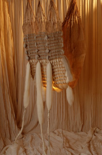 El amor por la lana nació del tacto, y tejer es para Carolina Salom una forma de sanación