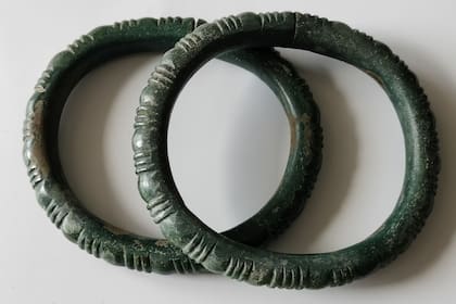 El análisis arqueológico atribuye el tesoro al periodo Hallstatt D, datándolo entre los años 550 y 400 a. C.