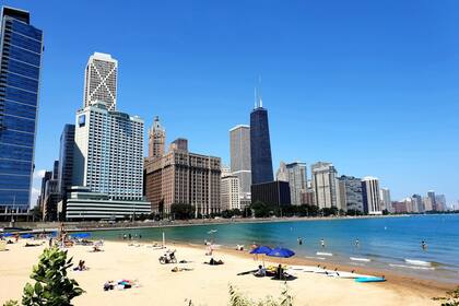 El análisis cruzó datos del Chicago Data Portal, reportes mediáticos sobre operativos del ICE y el marco legal de la Illinois TRUST Act