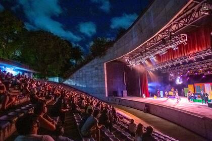 El anfiteatro del Parque Centenario, con aforo limitado, y la obra Mi don imaginario, que cierra el festival