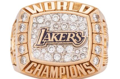 El anillo de campeón de Lakers en la temporada 1999/2000 es una de las piezas más importantes