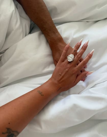 El anillo de compromiso de Georgina Rodríguez podría valer más de cinco millones de dólares (Instagram/@georginagio)