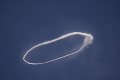 El "anillo de humo" sobre el volcán Etna. (AP/Giuseppe Di Stefano)