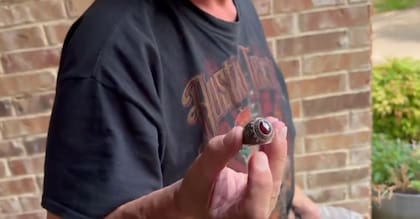 El anillo fue hallado a apenas 800 metros del muelle donde lo perdió