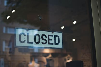 El Año Nuevo es un feriado federal en Estados Unidos y diversas instituciones permanecen cerradas (Pexels/lil artsy)