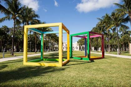 El año pasado, Art Basel Miami presentó un parque público de esculturas de artistas argentinos, como esta de Gachi Hasper, como cierre del programa Art Basel Cities: Buenos Aires