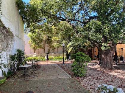 El año pasado duplicaron el tamaño del patio y sumaron el jardín de verano, gran aliado durante la pandemia.