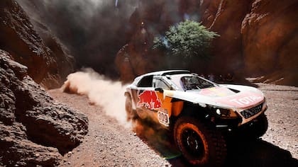 El año pasado, en la versión 39ª de la prueba, Loeb llevó su Peugeot al segundo puesto; el 40º Dakar será el último de la marca