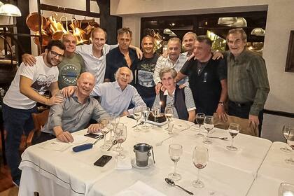 El año pasado, en una cena sorpresa que le armaron por su cumpleaños con Ischia, Bianchi y algunos periodistas.