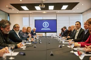 El Gobierno demora la publicación de la reforma laboral y se activaron contactos con la CGT