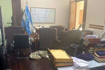 El año pasado, grupos antimineros hicieron destrozos en la Casa de Gobierno de Chubut, en el marco de una marcha contra la minería en la provincia