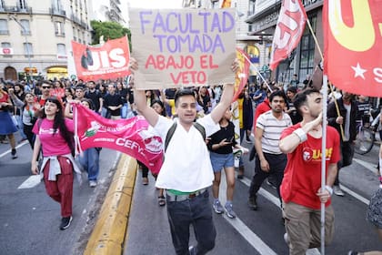 El año pasado Javier Milei vetó la ley de financiamiento universitario y estudiantes de todo el país se manifestaron en contra de esta decisión