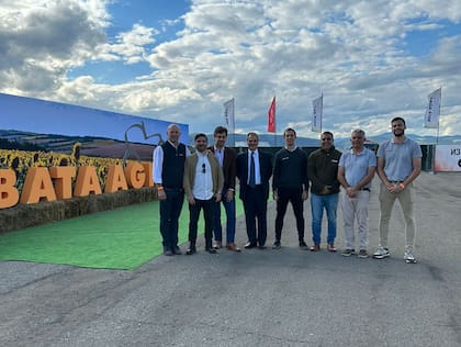 El año pasado, los representantes de la maquinaria en la feria BATA AGRO