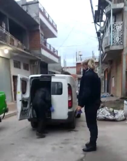 El anormal suceso ocurrió en el barrio 6 de Agosto, en Lomas de Zamora; tardaron dos semanas en retirar el cuerpo