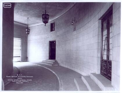 El antiguo acceso para carruajes (1937).