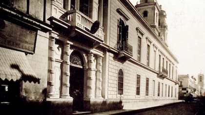 El antiguo edificio del Colegio Nacional de Buenos Aires