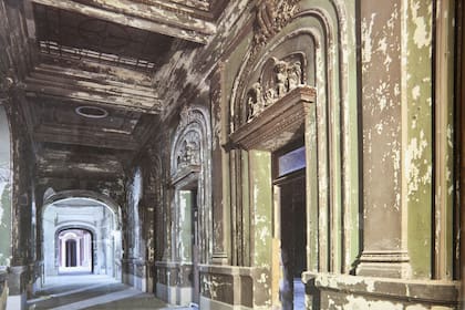 El antiguo Hotel Carrasco quedó abandonado durante diez años y fue vandalizado.