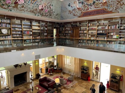 El Antucura Wine Hotel posee ocho habitaciones, distinguidas cada una por su estilo propio, enmarcado por el impactante paisaje