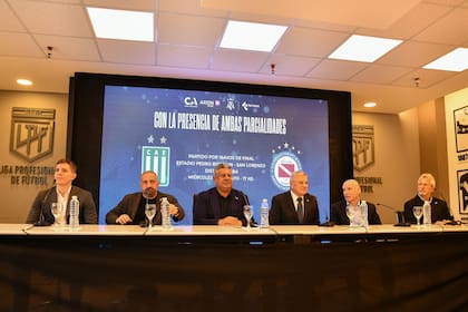 El anuncio del partido de Copa Argentina entre Argentinos y Excursionistas con la presencia de ambas parcialidades en CABA